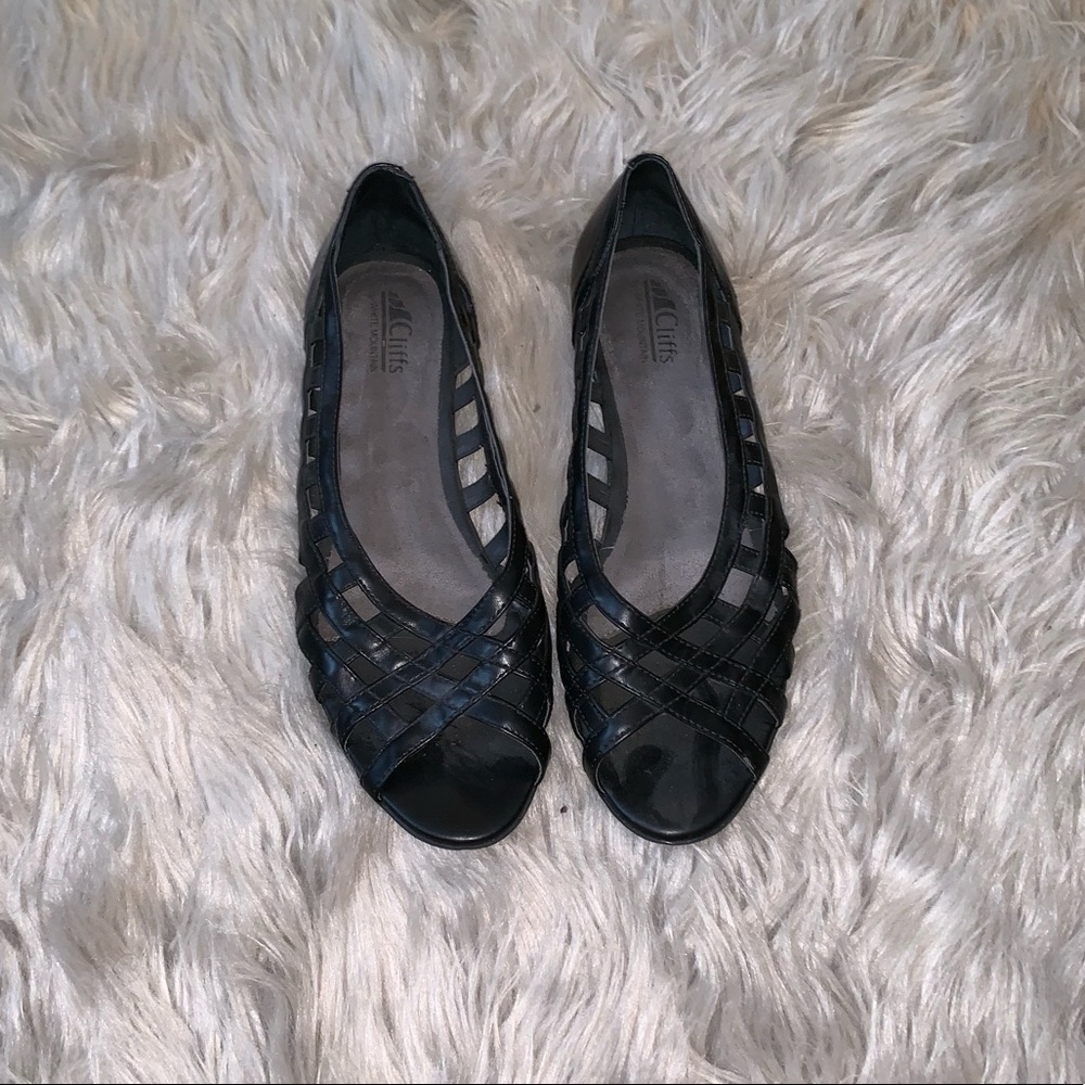 WHITE MOUNTAIN Cutout Black Flats